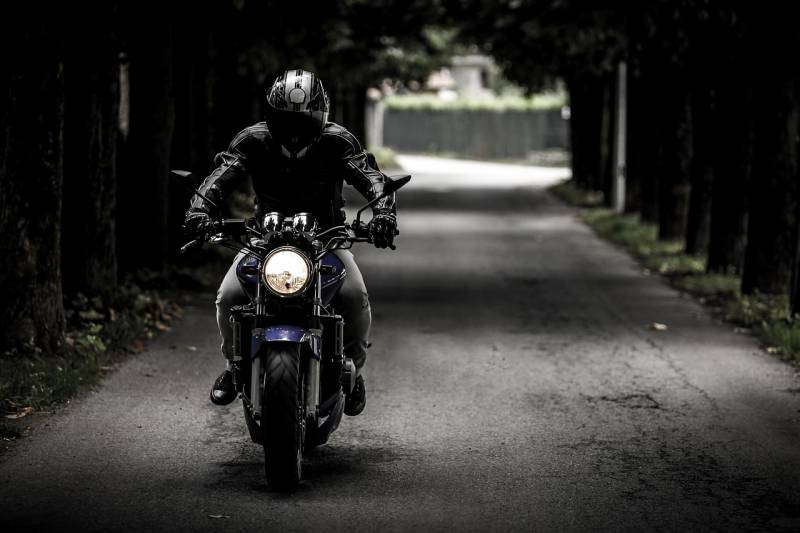 L'importance des bottes de moto pour les motards : Sécurité et Confort sur la Route